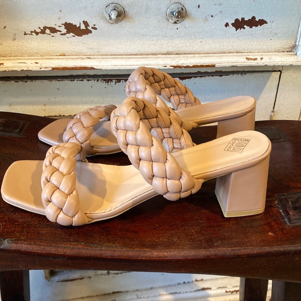 Fashionable sandels size 10